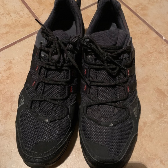 Black adidas traxion hiking shoe - Picture 3 of 3